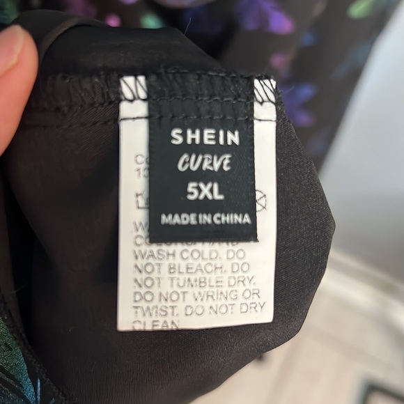 Plus size butterfly dress - Picture 4 of 5